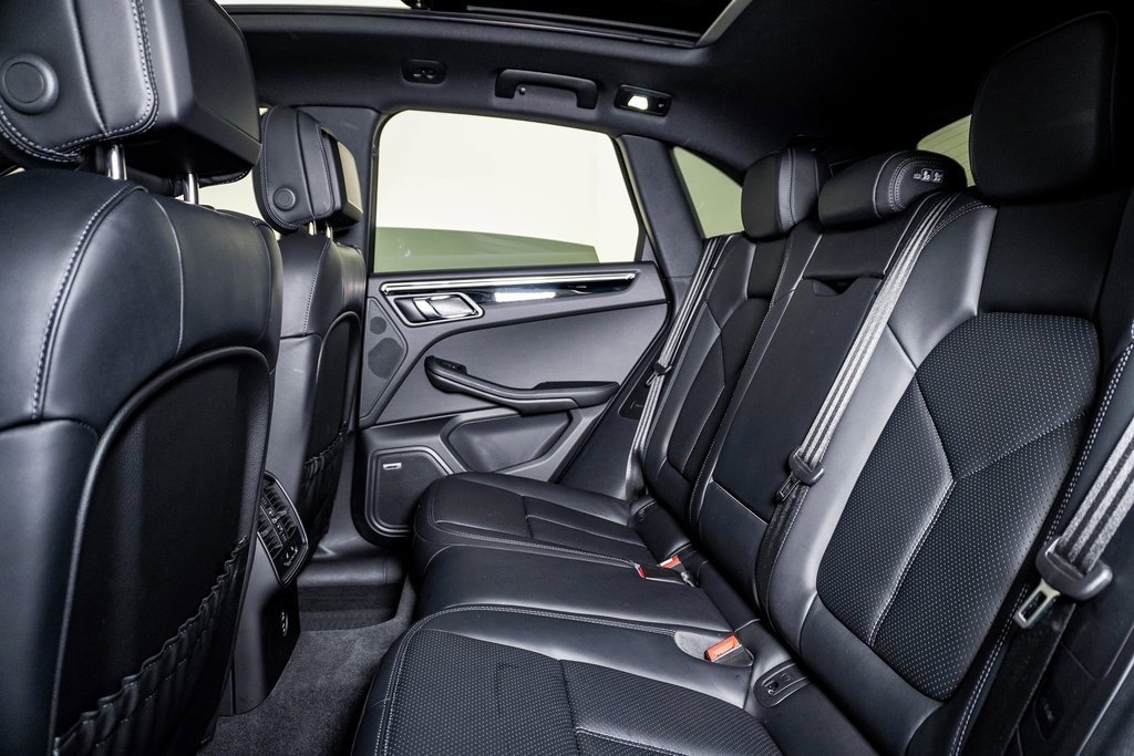 Certified 2025 Porsche Macan image 17