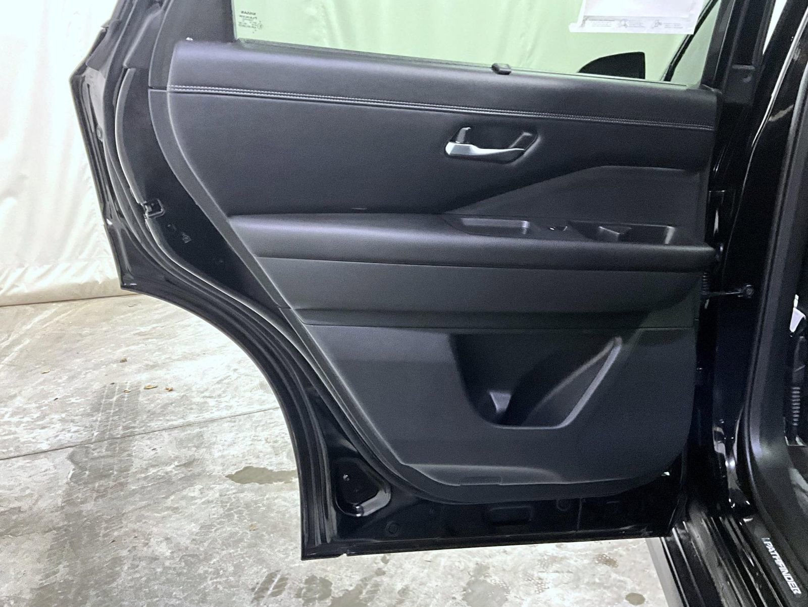 Used 2023 Nissan Pathfinder Platinum image 17