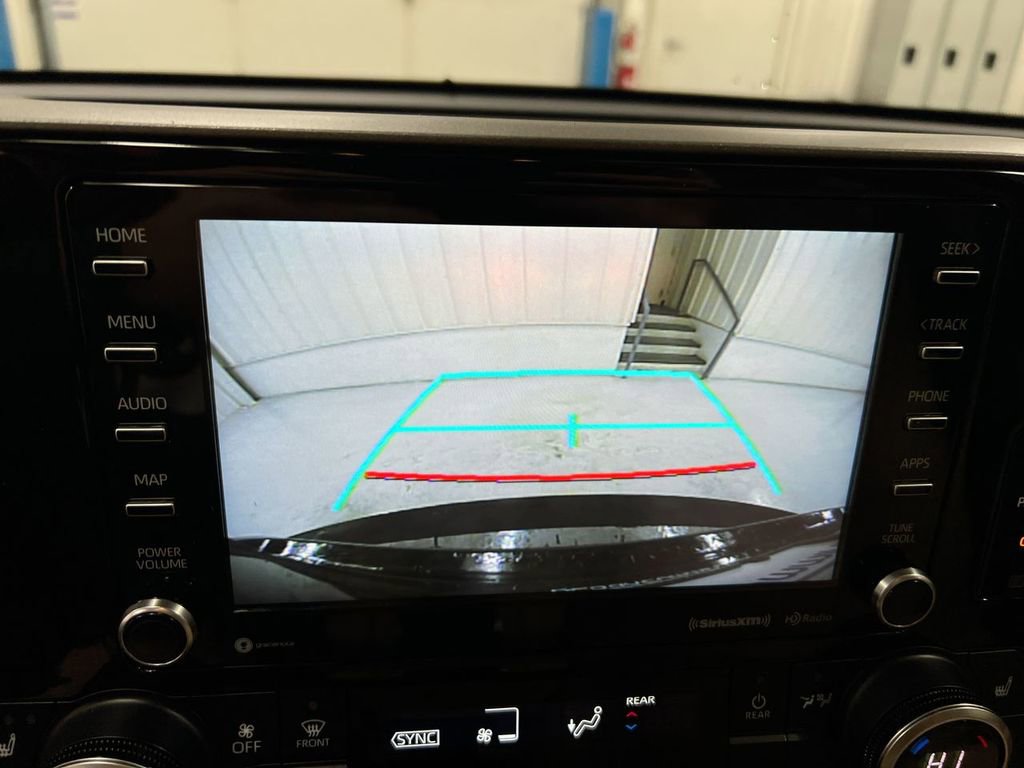 Used 2021 Toyota Highlander XLE image 16