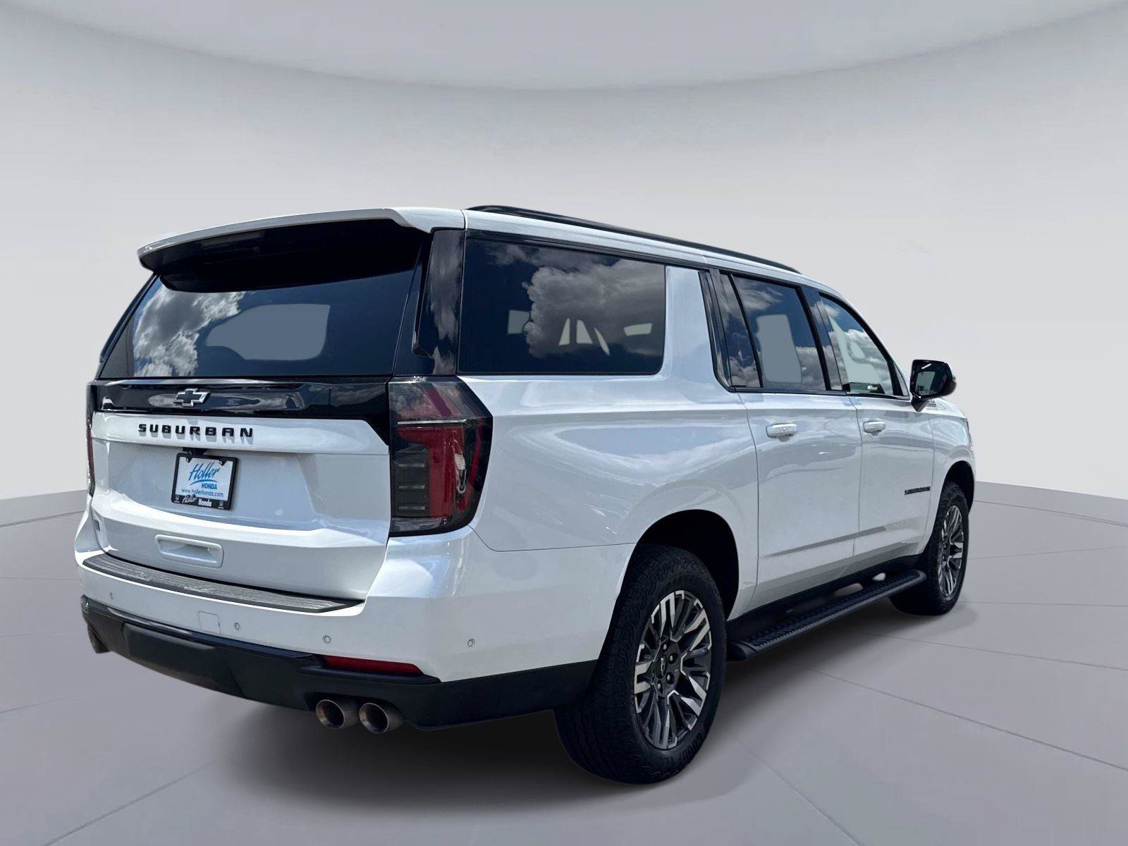 Used 2025 Chevrolet Suburban Z71 AWD/4WD image 4
