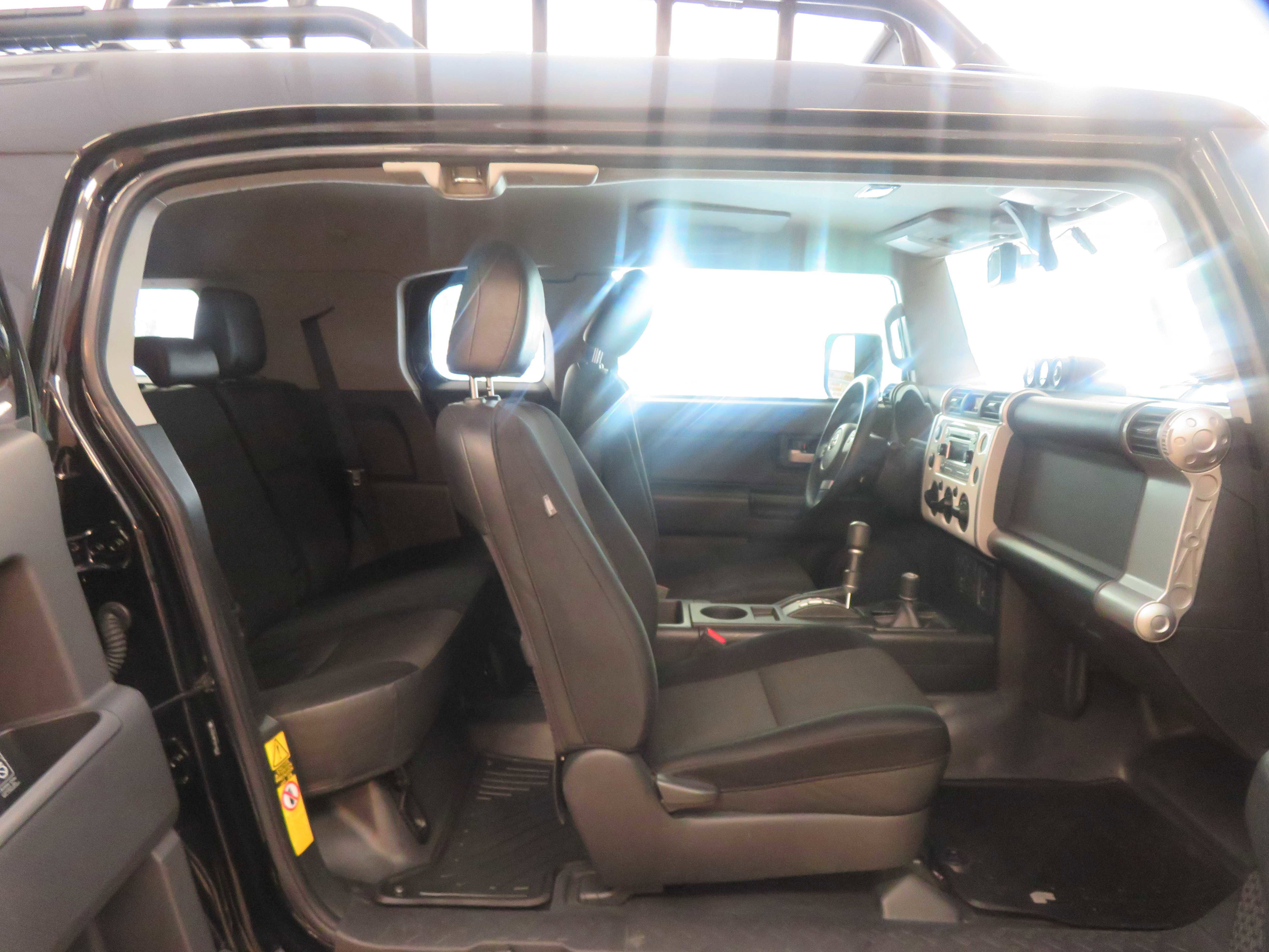 Used 2014 Toyota FJ Cruiser 4WD w/ Upgrade Package image 29