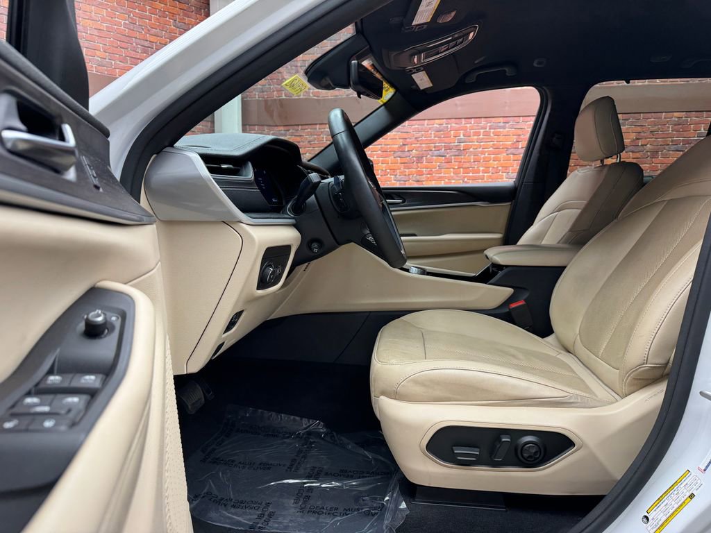 Used 2023 Jeep Grand Cherokee Limited w/ Luxury Tech Group II AWD/4WD image 21