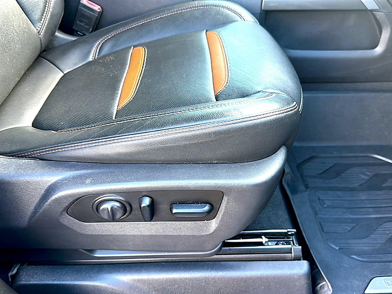 Used 2019 GMC Sierra 1500 AT4 w/ AT4 Premium Package AWD/4WD image 25