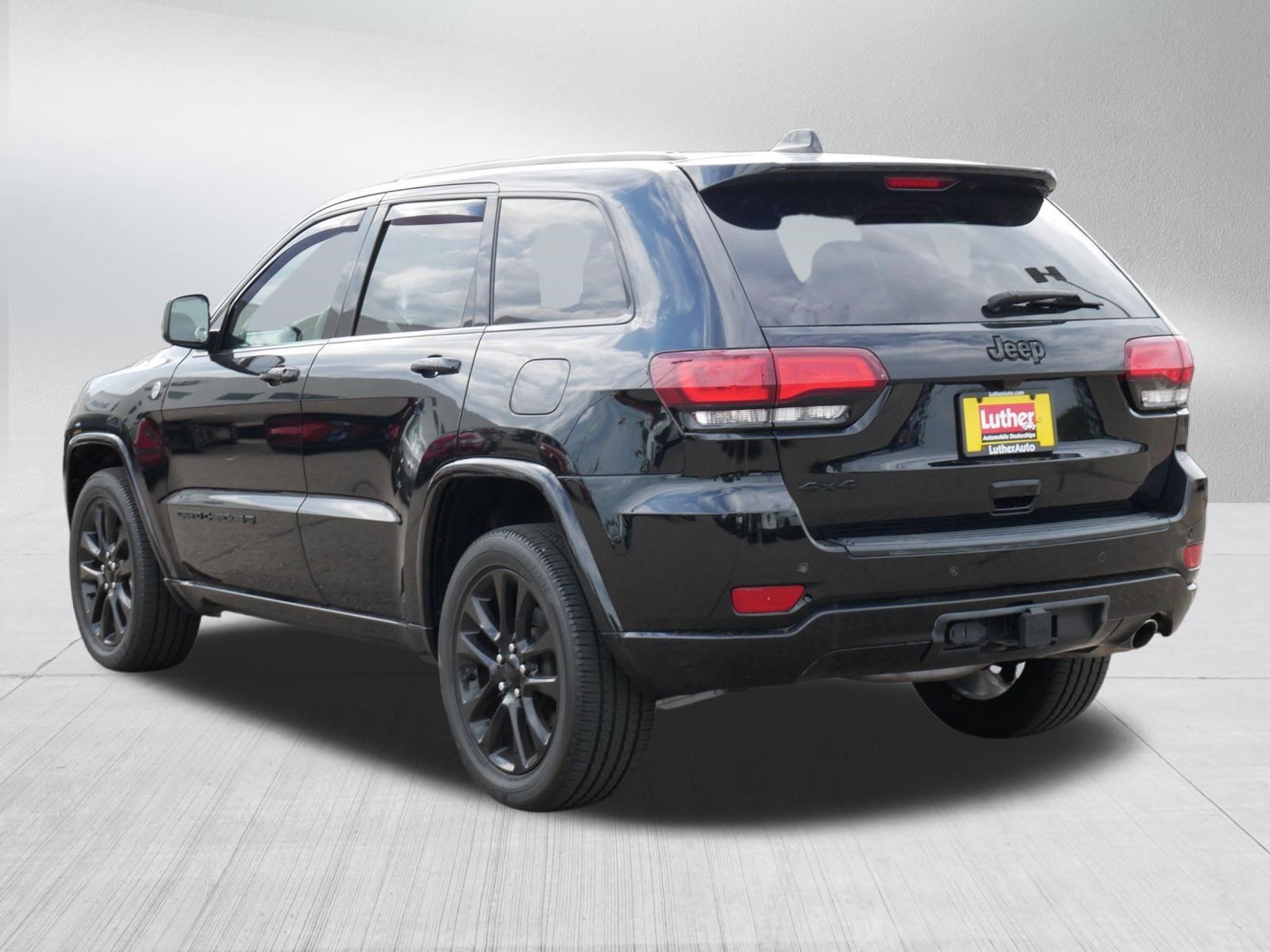 Used 2022 Jeep Grand Cherokee Laredo X AWD/4WD image 5