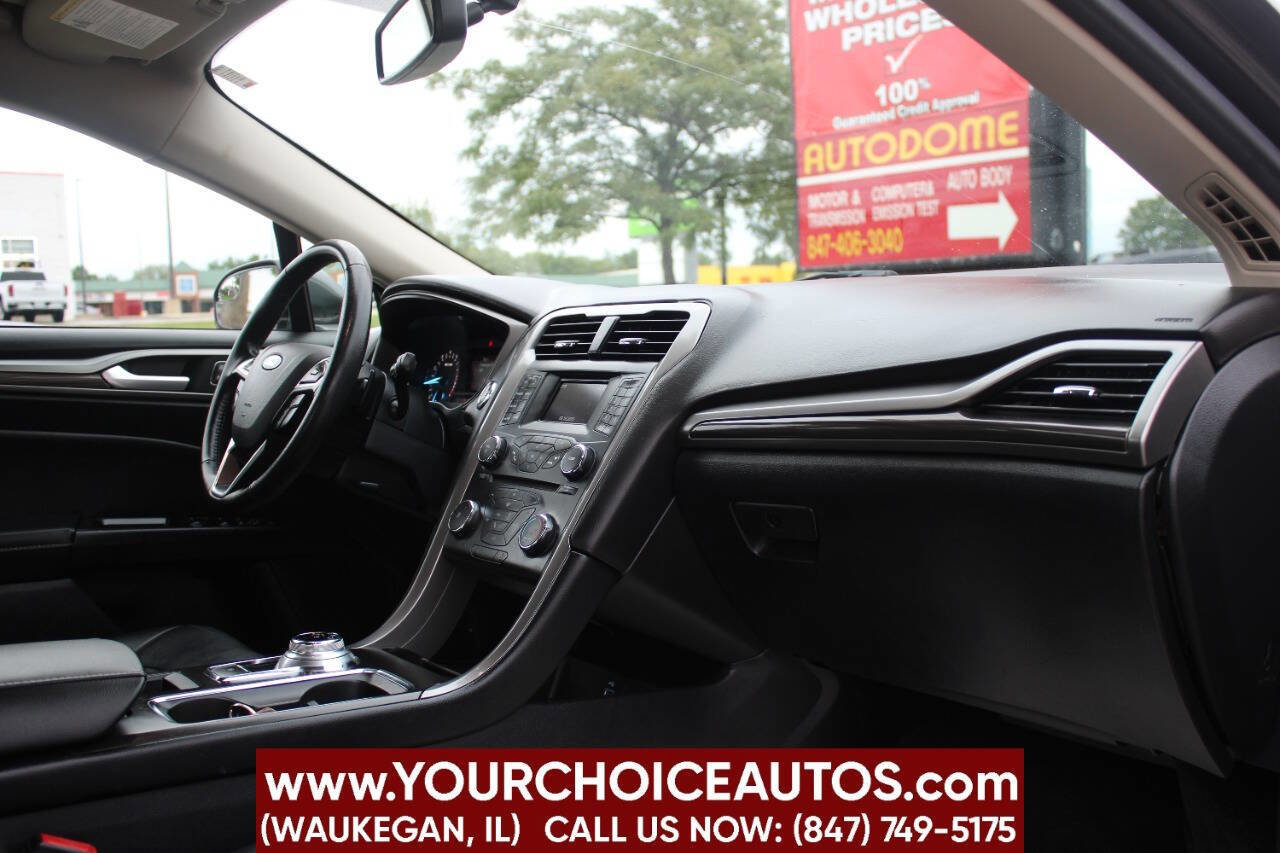 Used 2017 Ford Fusion SE image 12