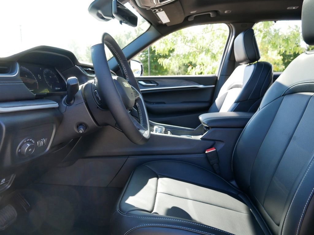 Certified 2025 Jeep Grand Cherokee L Limited w/ Luxury Tech Group II image 36