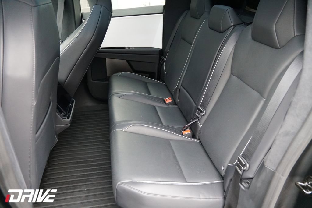 Used 2024 Tesla Cybertruck AWD Crew Cab image 31