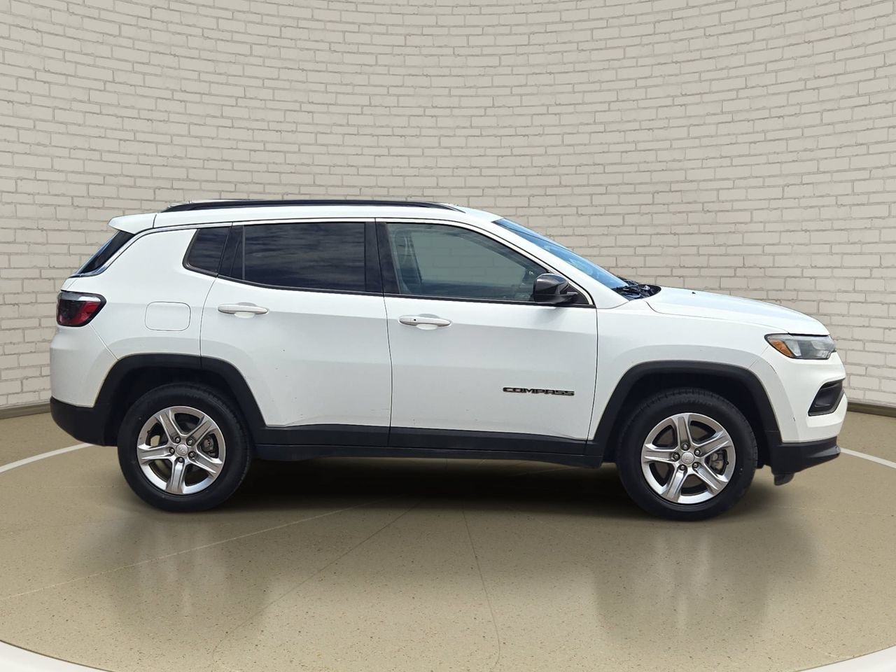 Used 2023 Jeep Compass Latitude AWD/4WD image 4