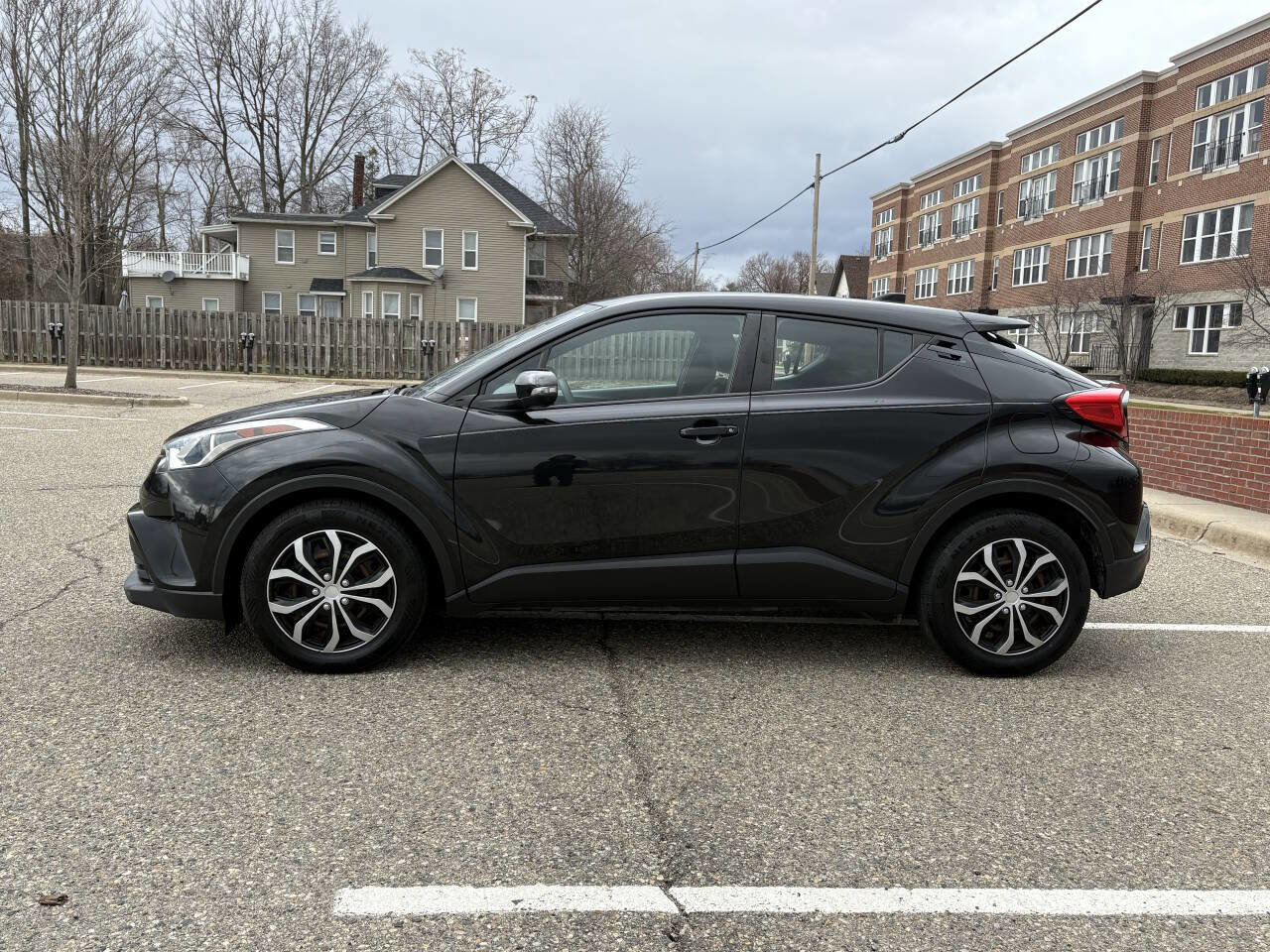 Used 2019 Toyota C-HR LE image 15