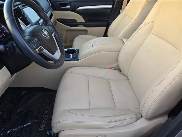 Used 2016 Toyota Highlander XLE FWD image 16