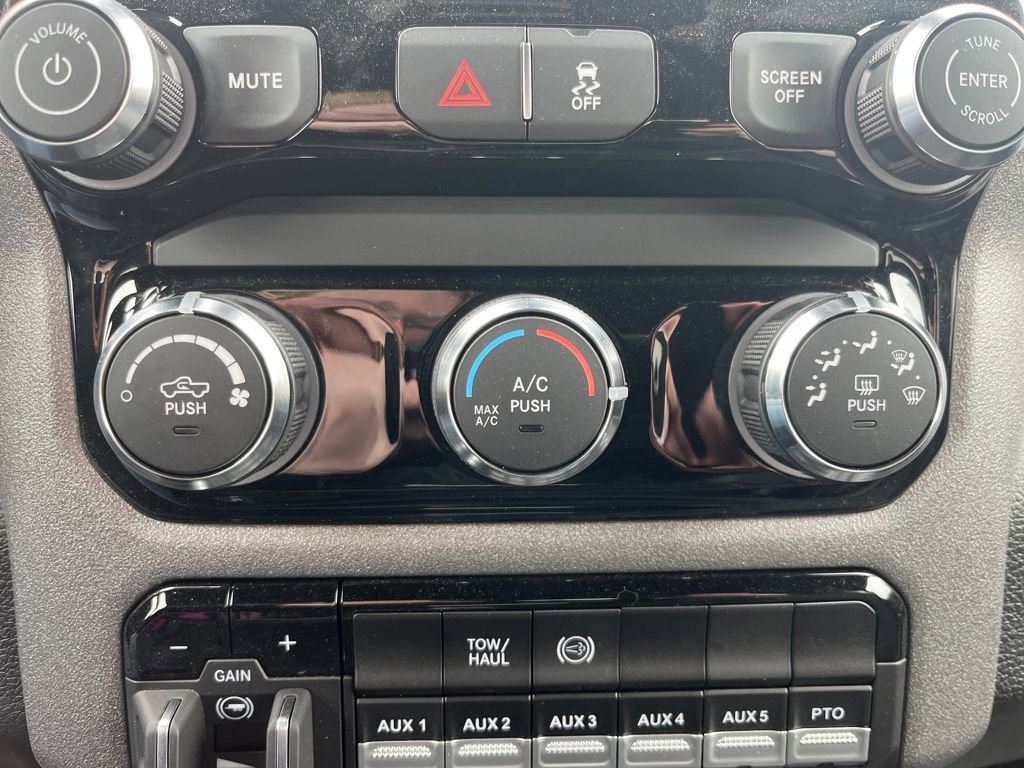 New 2025 RAM 5500 Tradesman AWD/4WD image 20