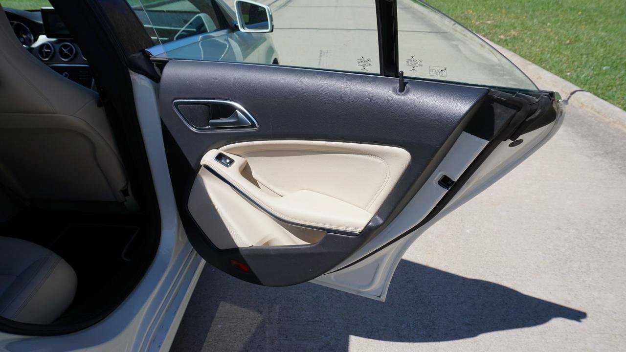 Used 2015 Mercedes-Benz CLA 250 image 24