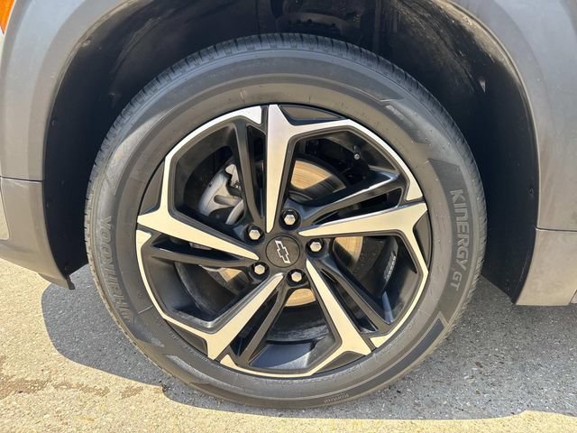 Used 2023 Chevrolet TrailBlazer RS w/ Sun and Liftgate Package FWD image 9