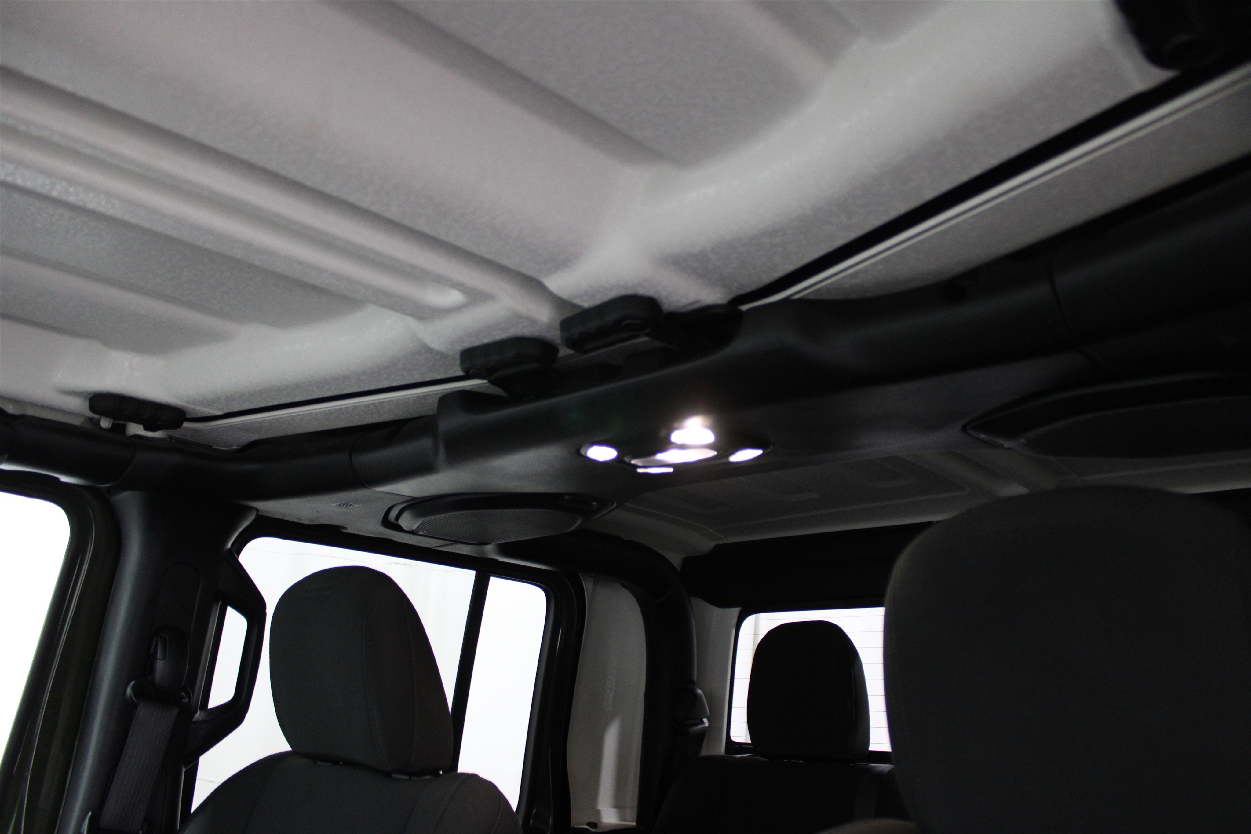 Used 2023 Jeep Gladiator Willys image 25