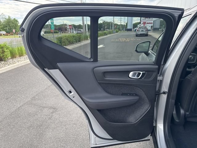 Used 2025 Volvo XC40 B5 Plus AWD/4WD image 15