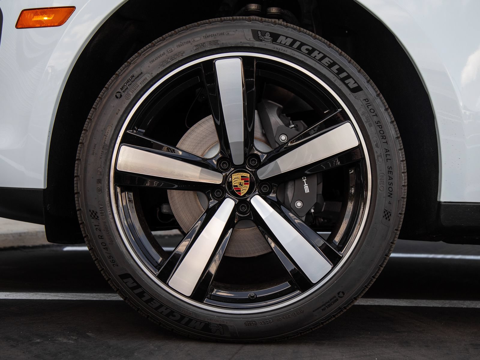 New 2026 Porsche Macan AWD/4WD image 12