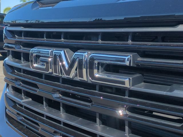 New 2026 GMC Sierra 1500 Elevation w/ LPO, Elevation Black Package AWD/4WD image 33