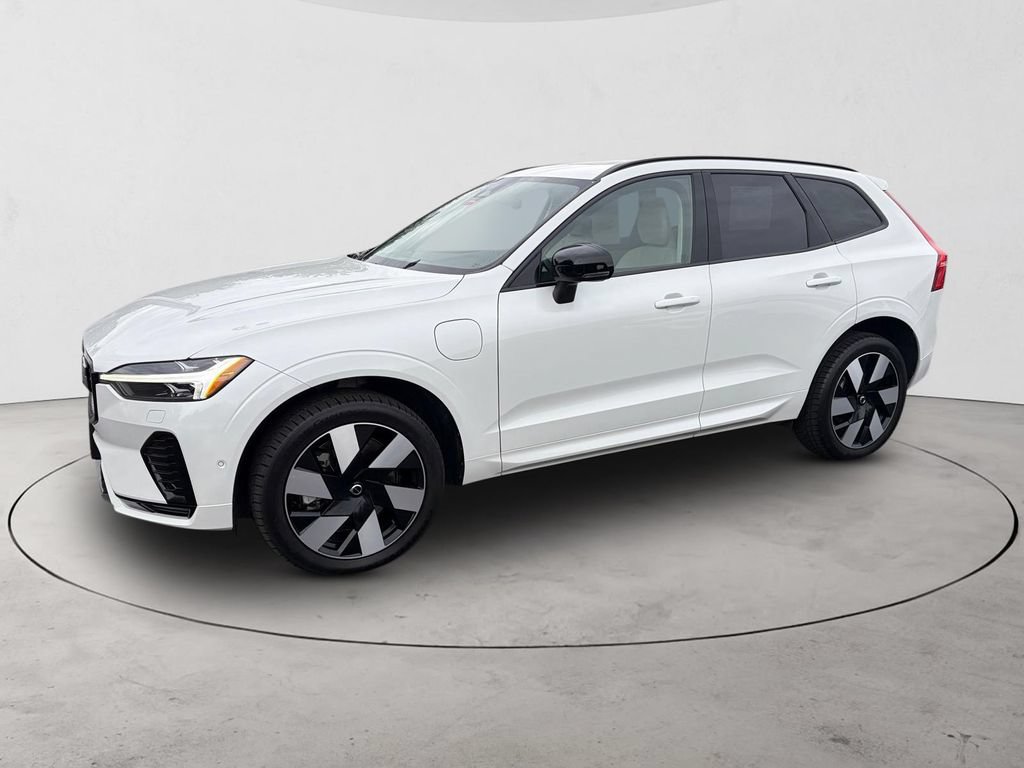 Certified 2025 Volvo XC60 T8 Plus AWD/4WD image 2