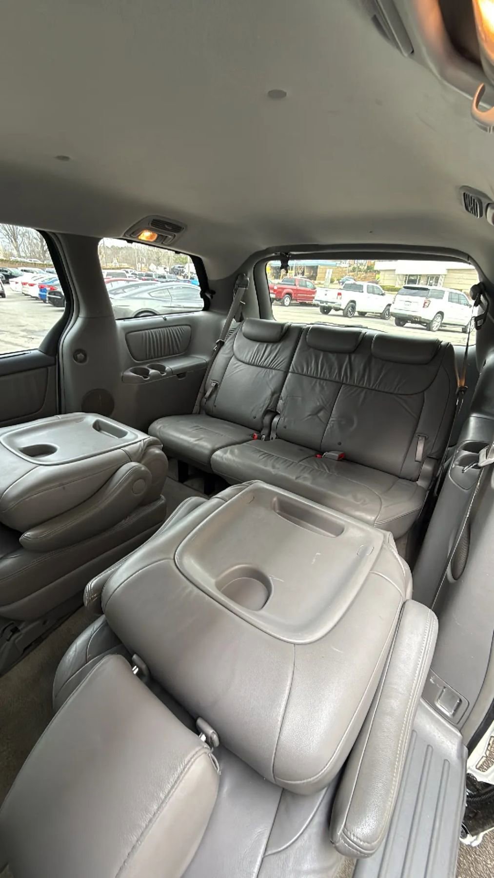 Used 2010 Toyota Sienna XLE FWD image 28