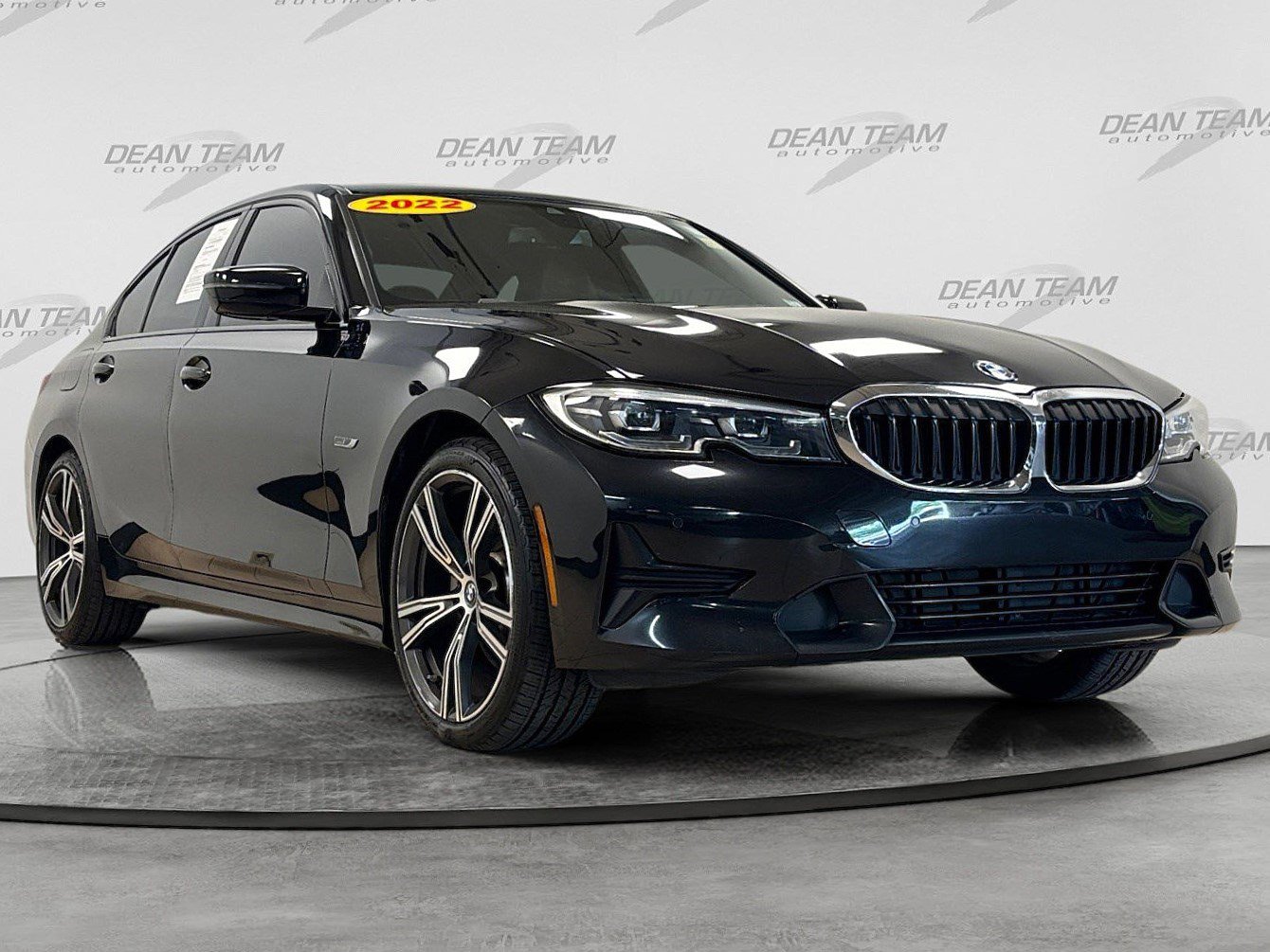 Used 2022 BMW 330e w/ Driving Assistance Package RWD image 3