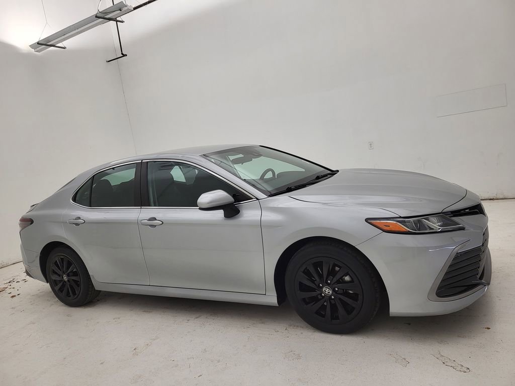 Used 2022 Toyota Camry LE image 1
