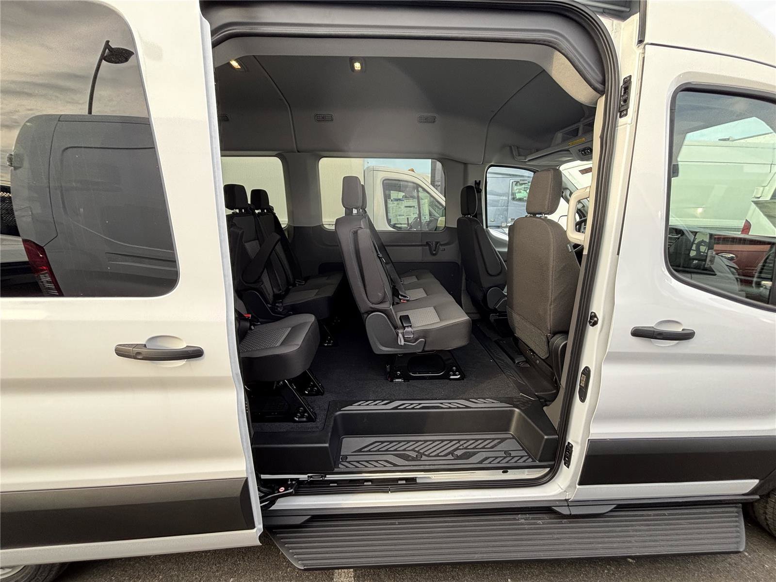 Used 2024 Ford Transit 350 XLT RWD image 9