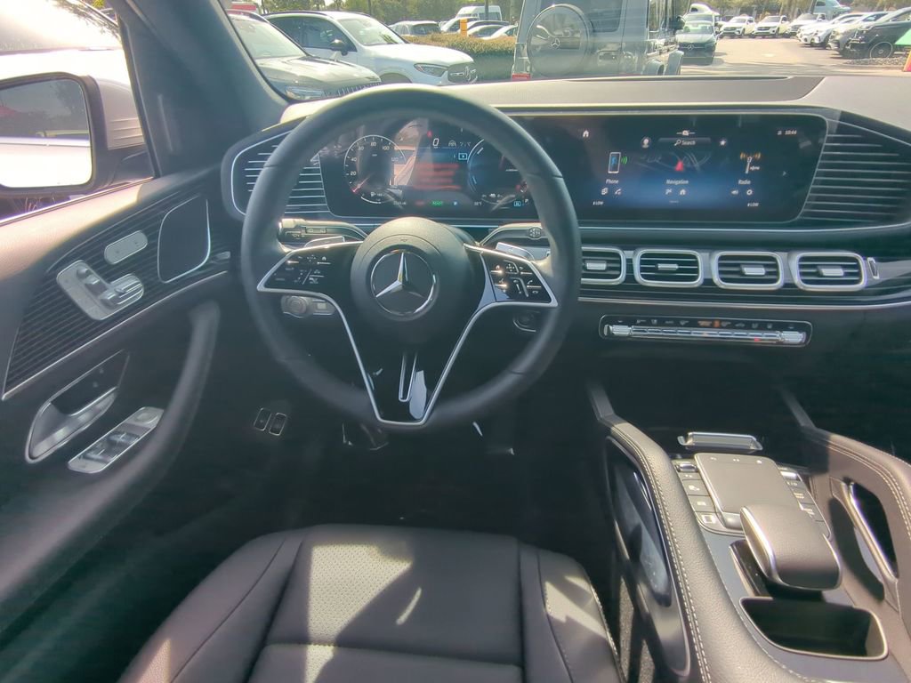Used 2025 Mercedes-Benz GLE 450e 4MATIC image 3
