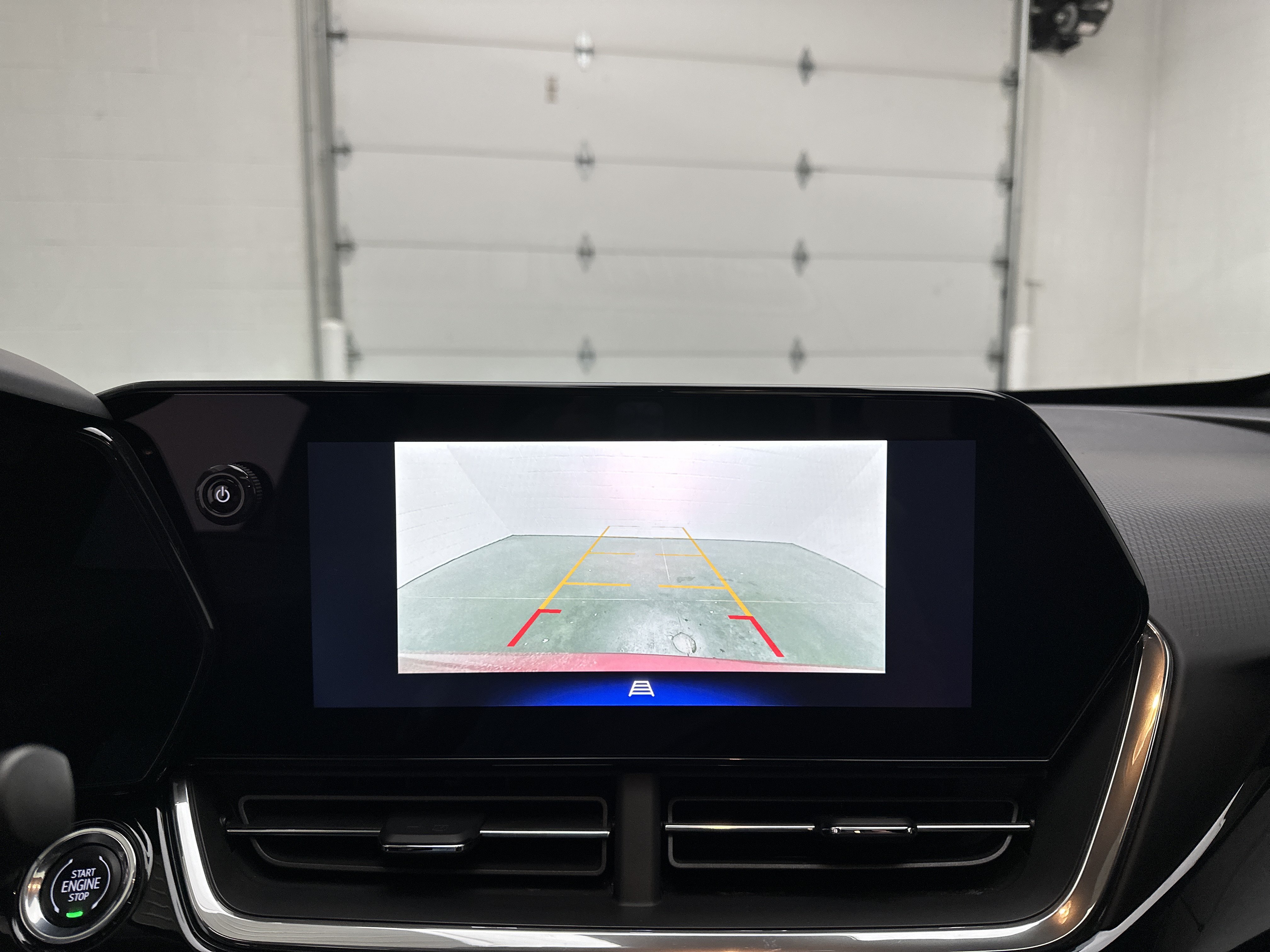 Used 2025 Chevrolet Trax RS w/ Sunroof Package FWD image 32