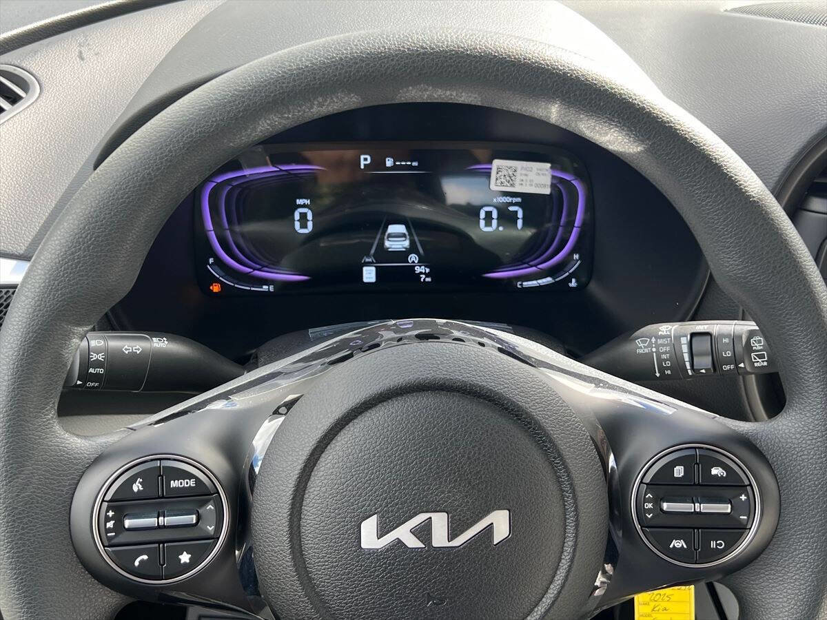 Used 2025 Kia Soul LX image 12