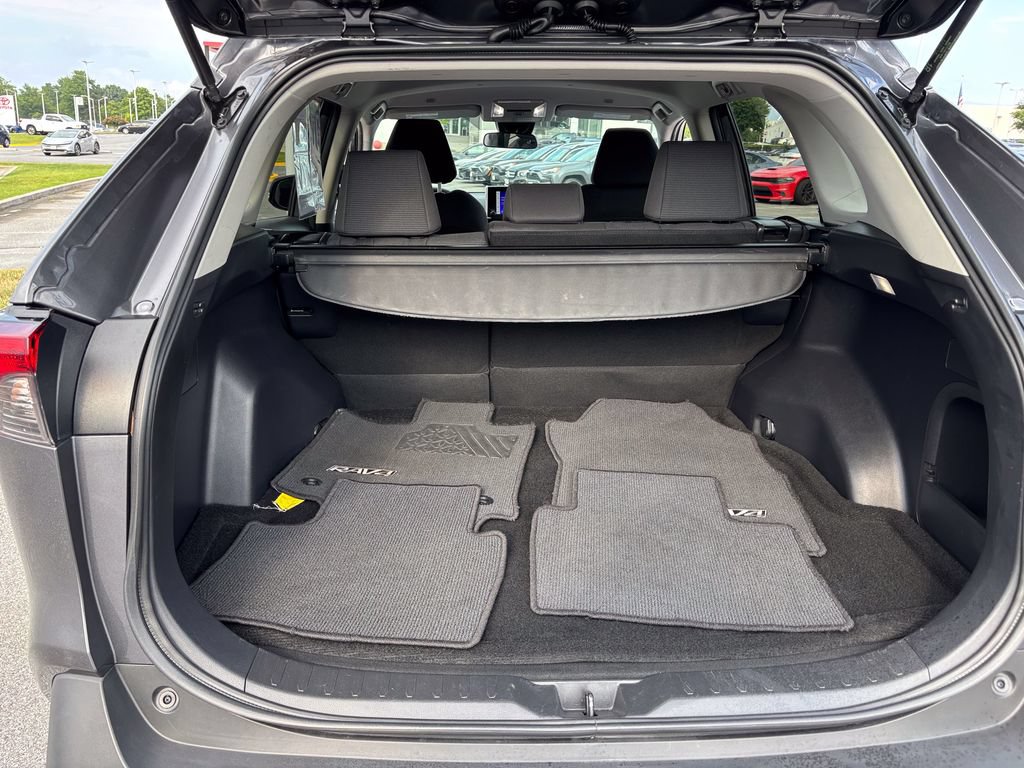 Used 2024 Toyota RAV4 LE AWD/4WD image 41