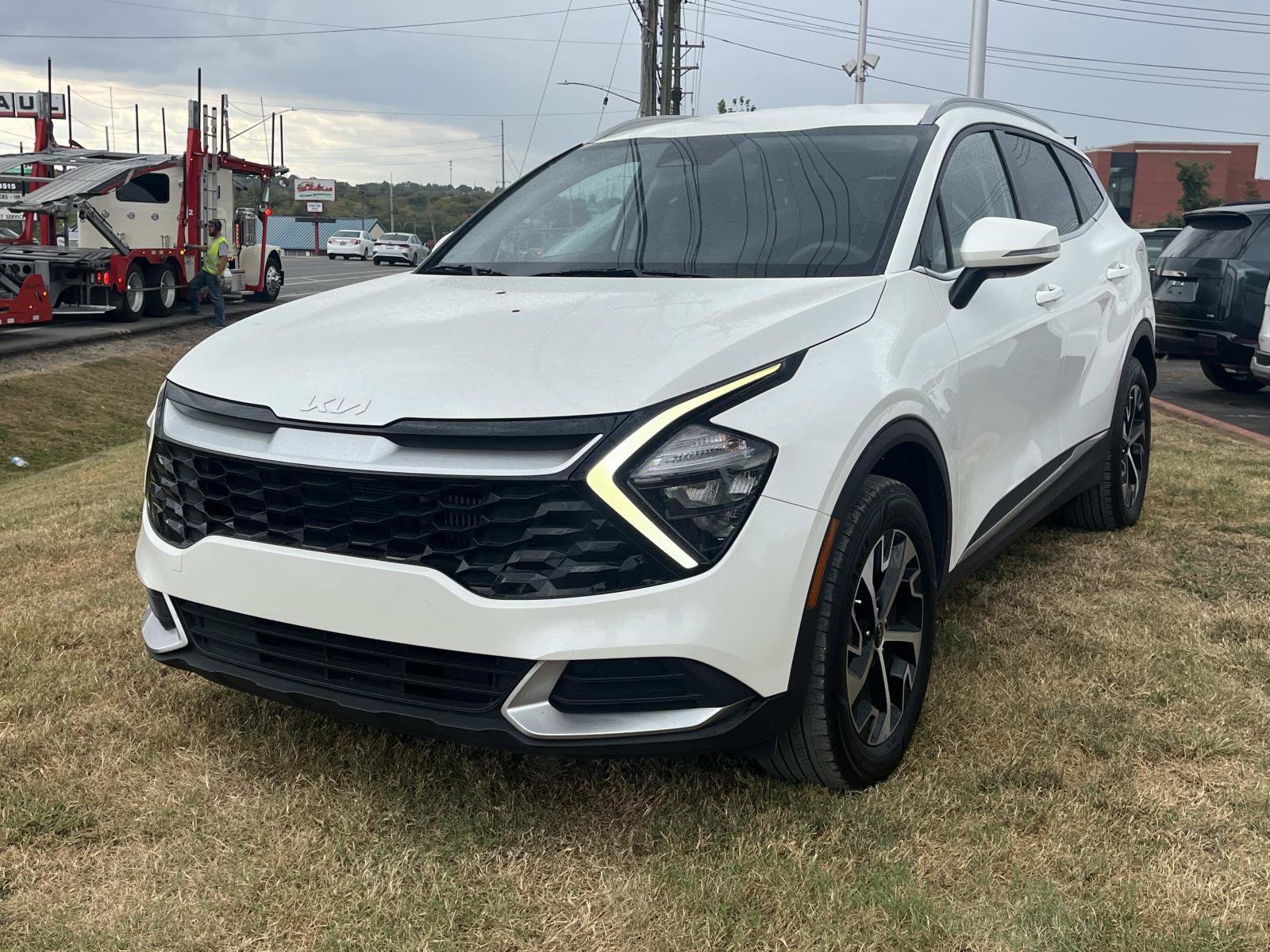 Used 2023 Kia Sportage EX AWD/4WD image 3