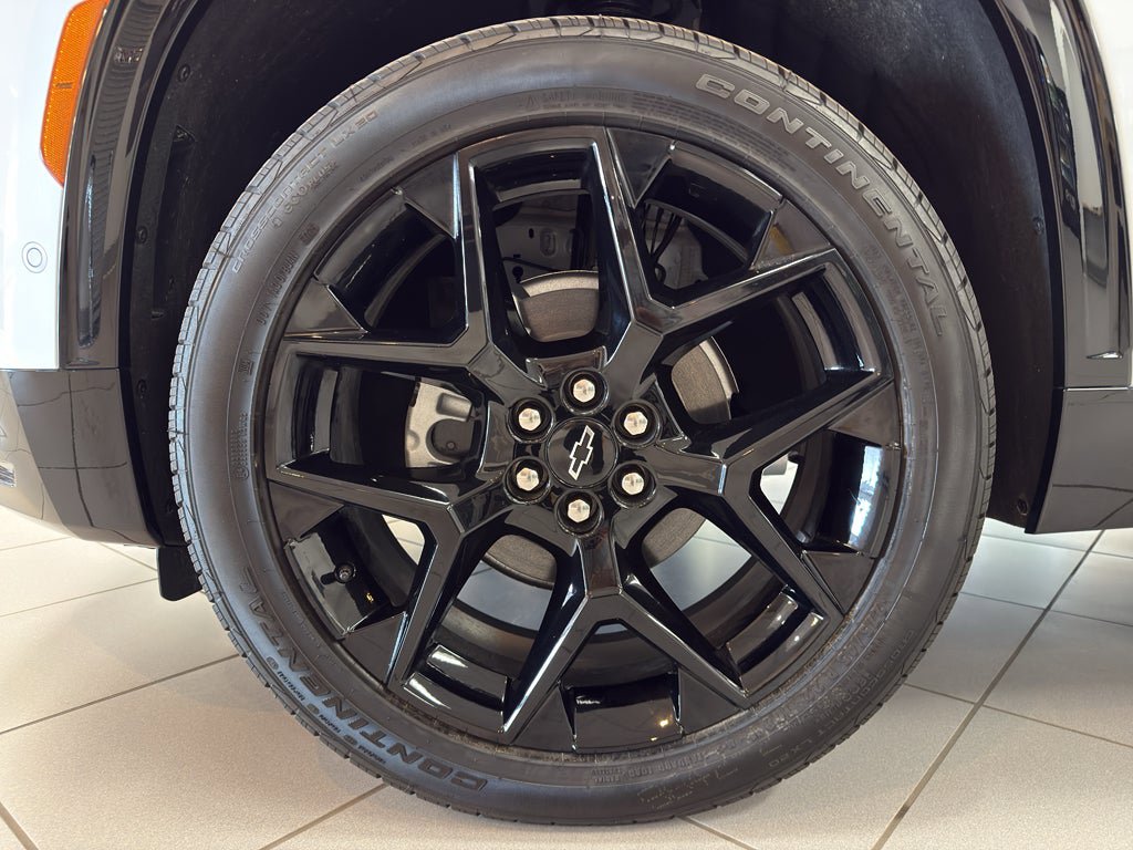 New 2026 Chevrolet Traverse RS w/ LPO, Floor Liner Package AWD/4WD image 9