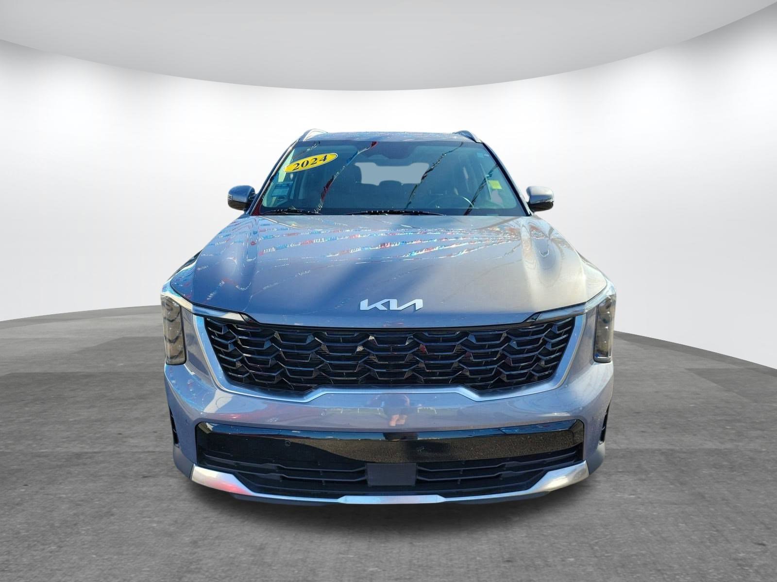 Used 2024 Kia Sorento S image 2