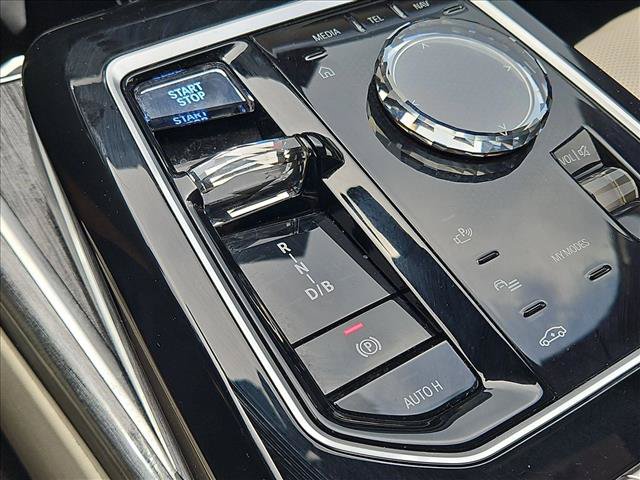Used 2024 BMW i7 xDrive60 w/ Executive Package AWD/4WD image 12