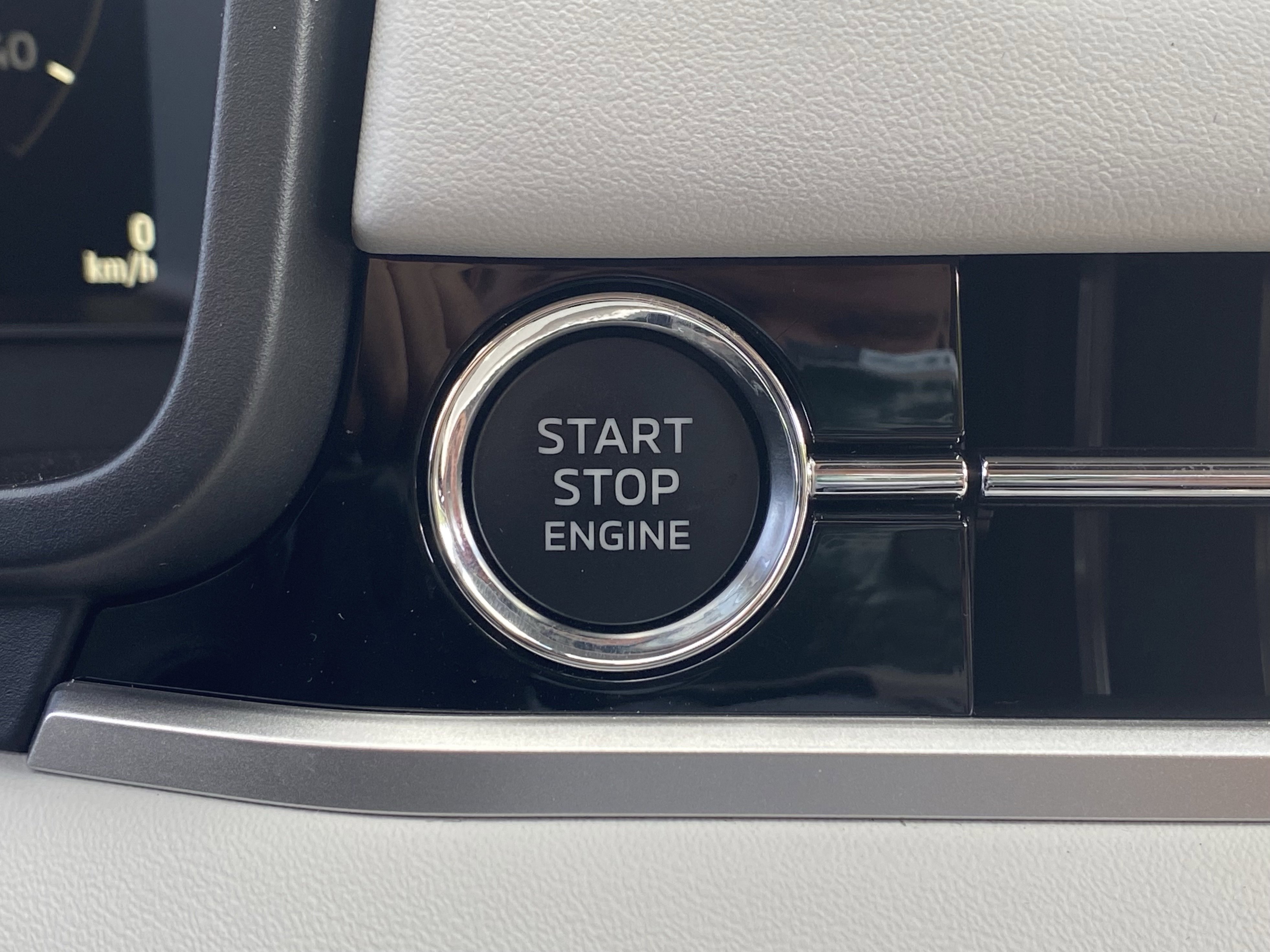 New 2025 Mitsubishi Outlander AWD image 11