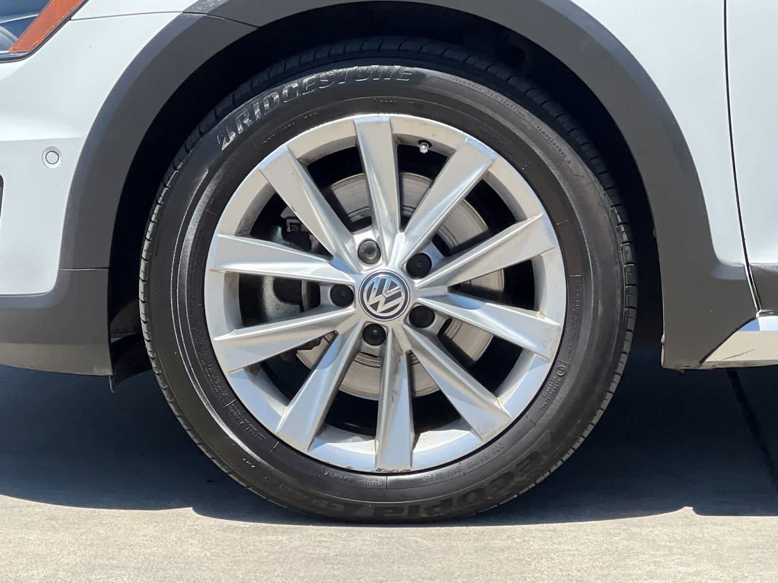 Used 2017 Volkswagen Golf Alltrack SE AWD/4WD image 27