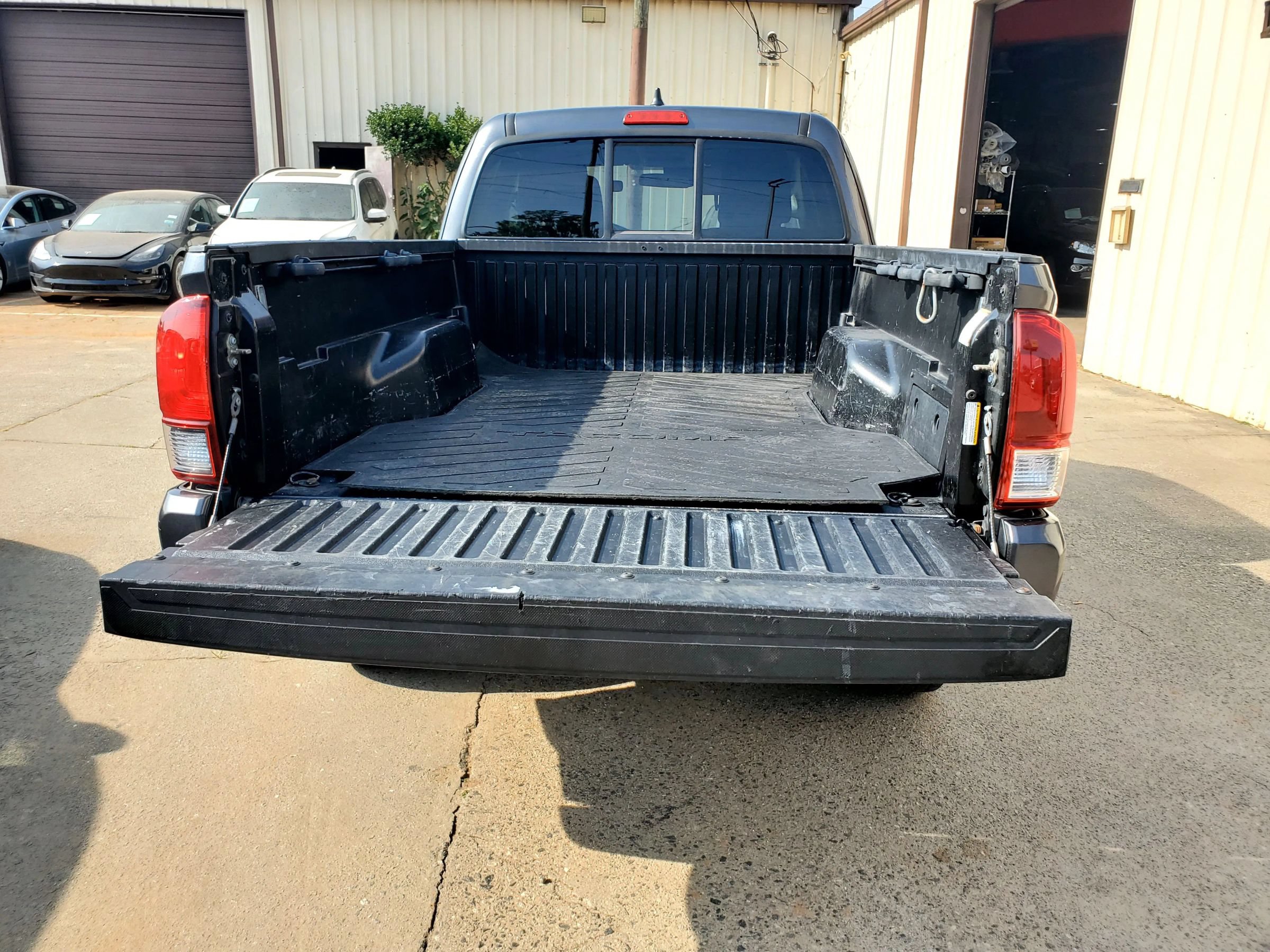 Used 2020 Toyota Tacoma SR w/ SR Convenience Package RWD image 47