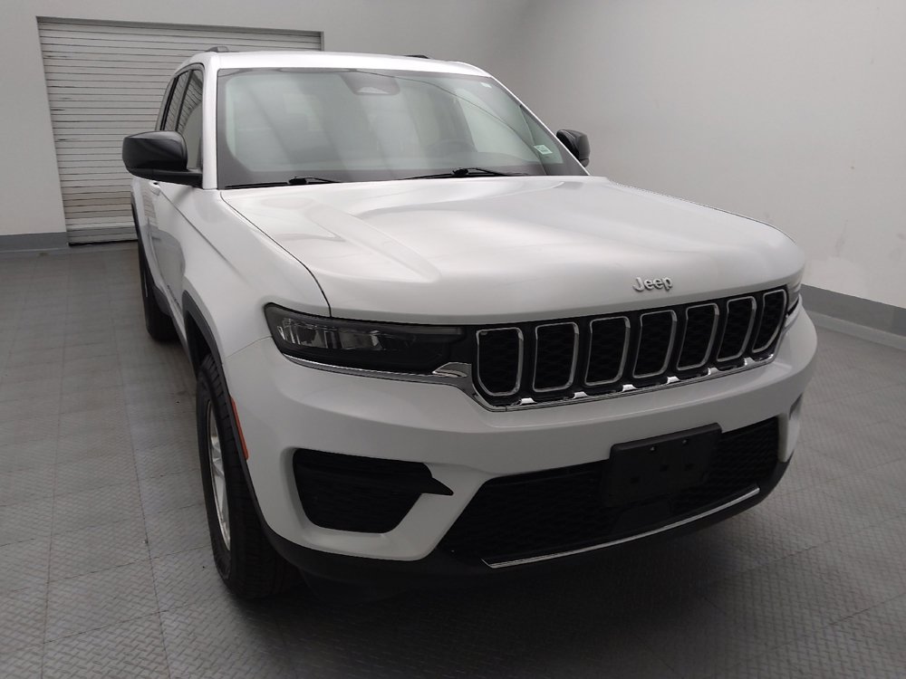 Used 2022 Jeep Grand Cherokee Laredo w/ Luxury Tech Group I AWD/4WD image 14
