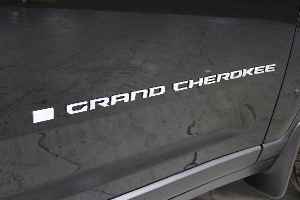 New 2025 Jeep Grand Cherokee Laredo w/ Luxury Tech Group I image 34