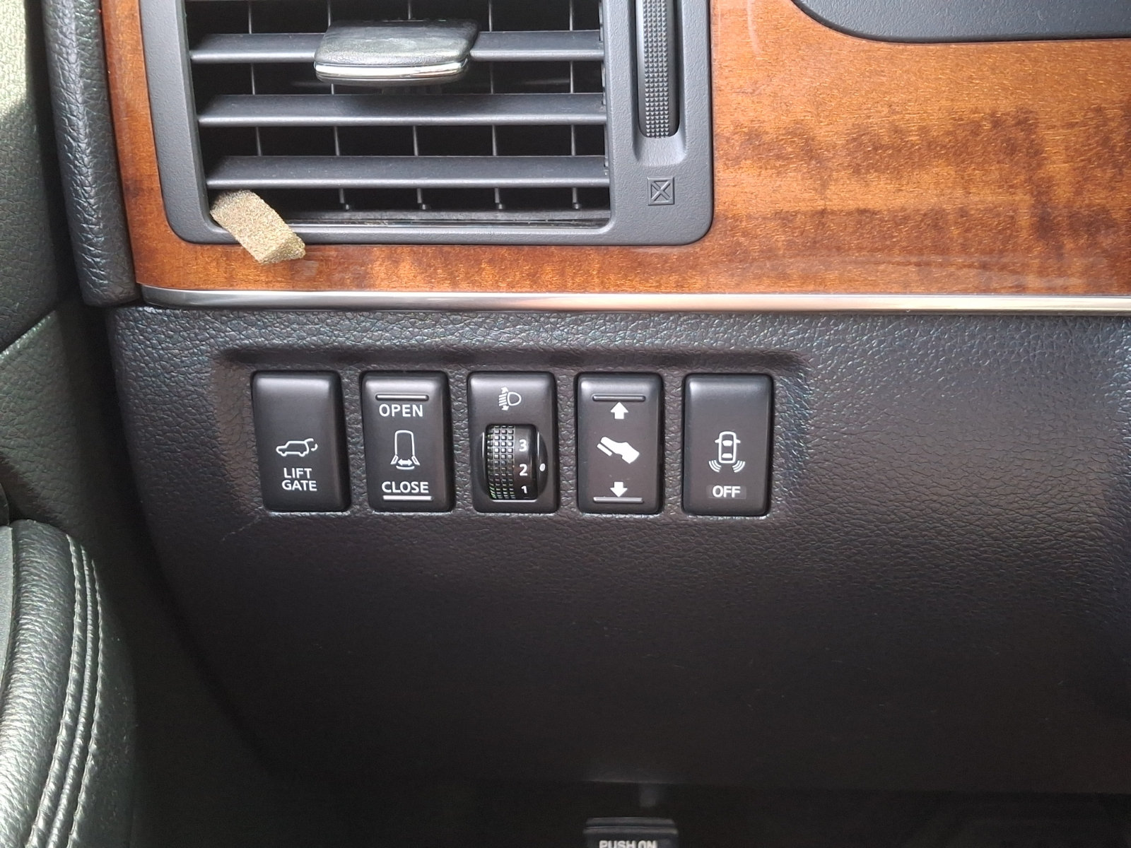 Used 2008 INFINITI QX56 4WD image 25