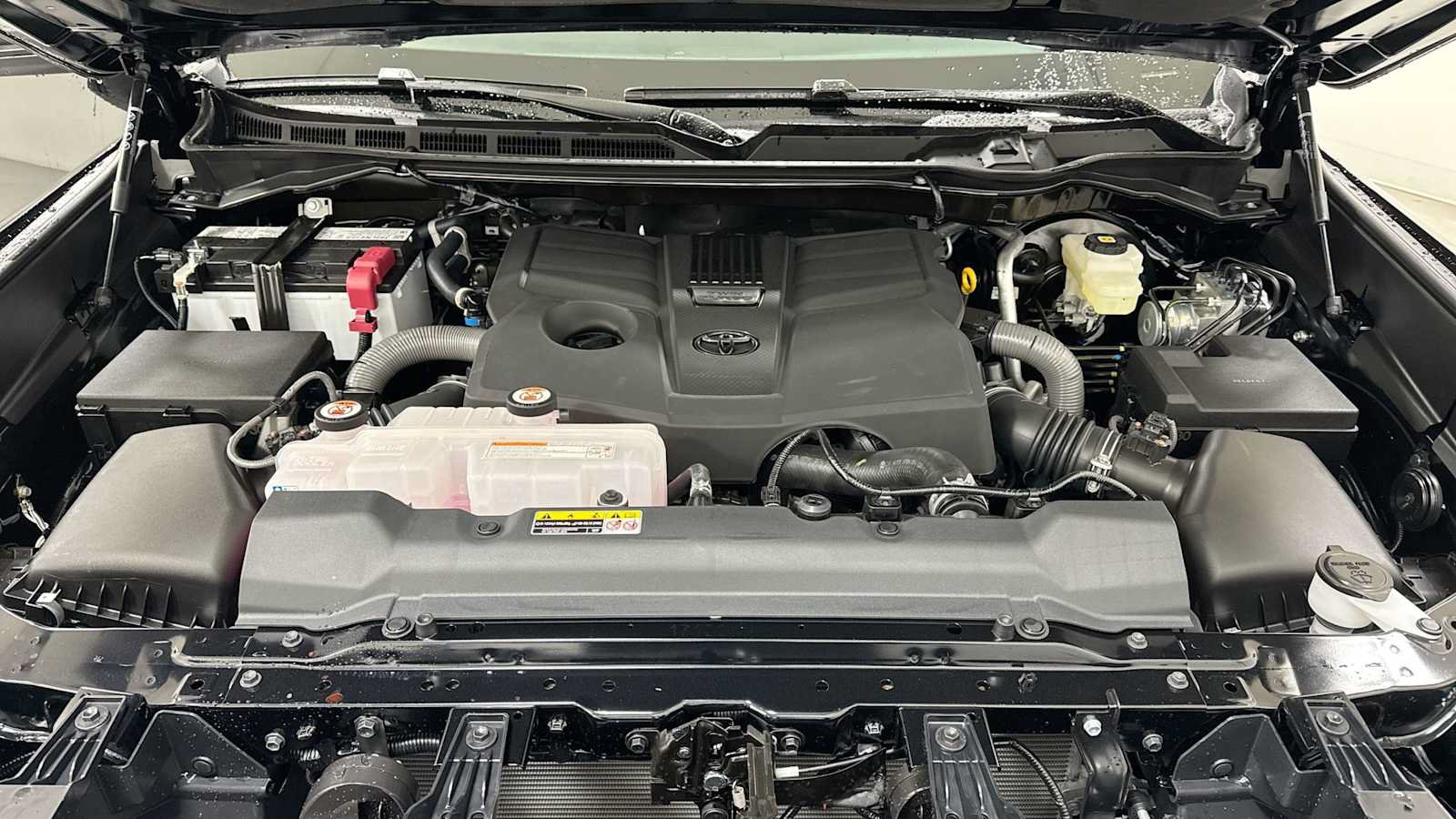 New 2025 Toyota Tundra SR5 w/ TRD Off-Road Package AWD/4WD image 30