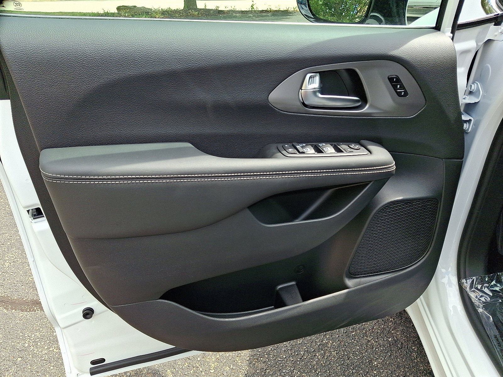New 2026 Chrysler Pacifica Select image 10