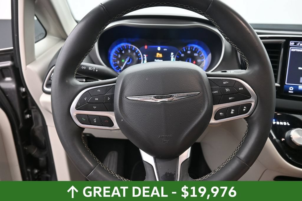 Used 2023 Chrysler Pacifica Touring-L FWD image 23