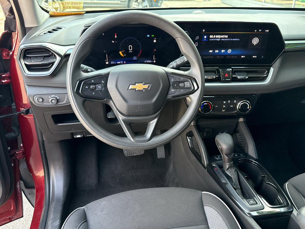 Used 2025 Chevrolet TrailBlazer LT AWD/4WD image 13