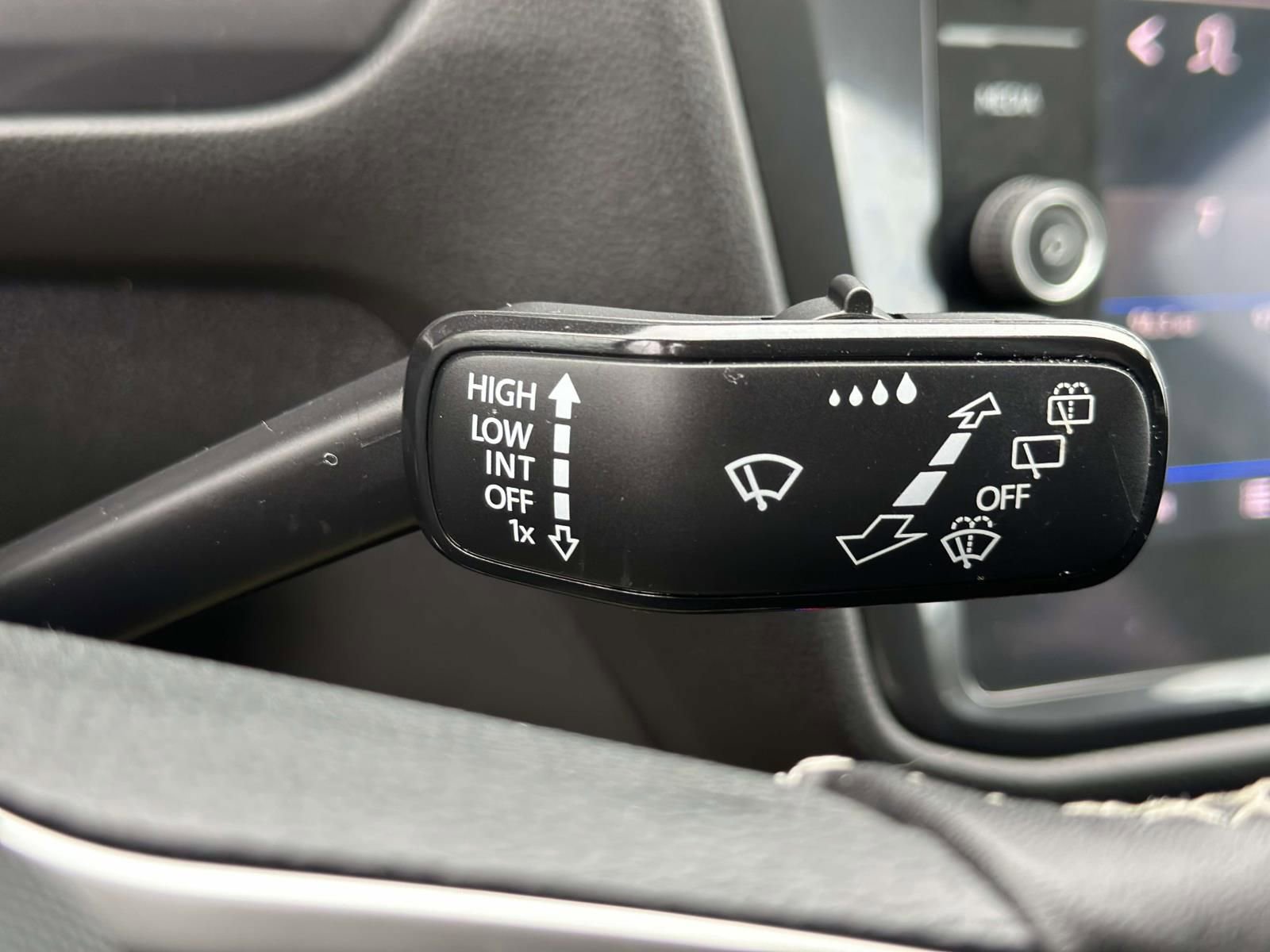 Used 2022 Volkswagen Tiguan SE image 17