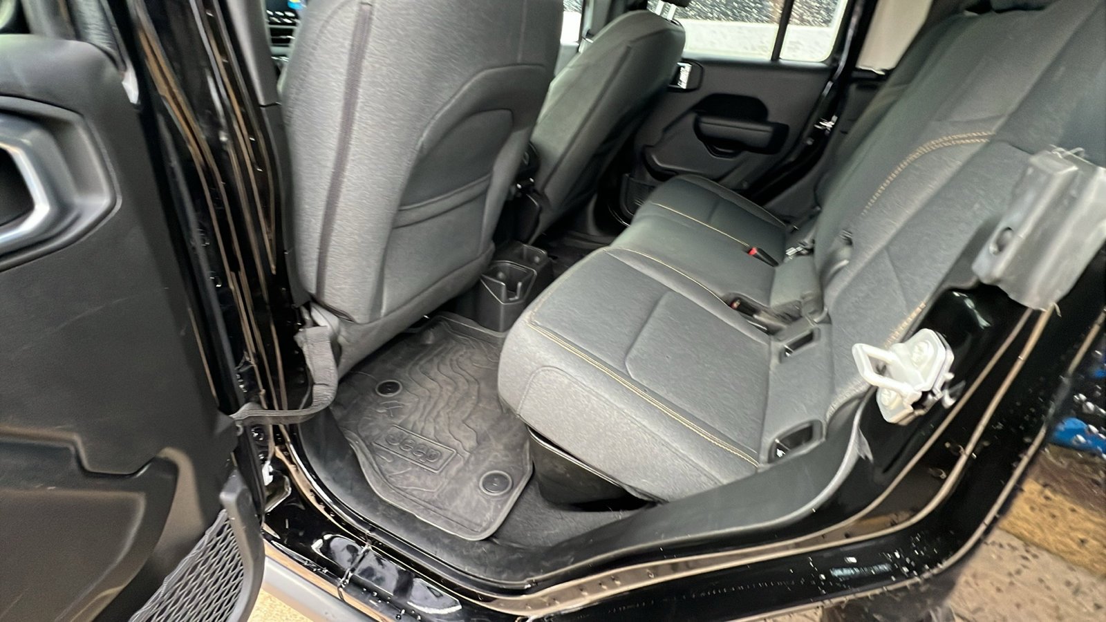 Used 2024 Jeep Gladiator Sport image 23