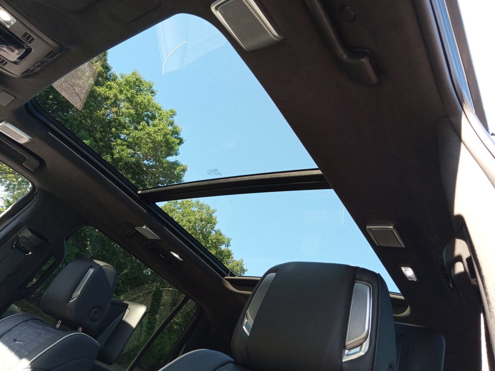 Used 2026 Cadillac Escalade ESV V AWD/4WD image 10