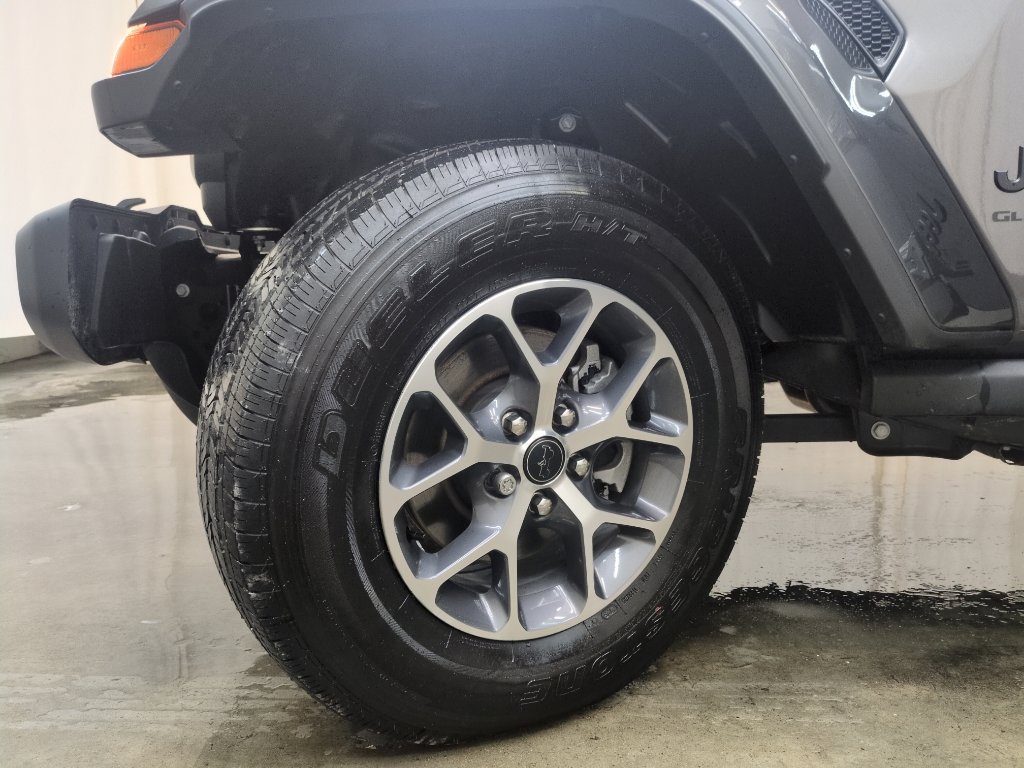 Used 2025 Jeep Gladiator Sport image 13