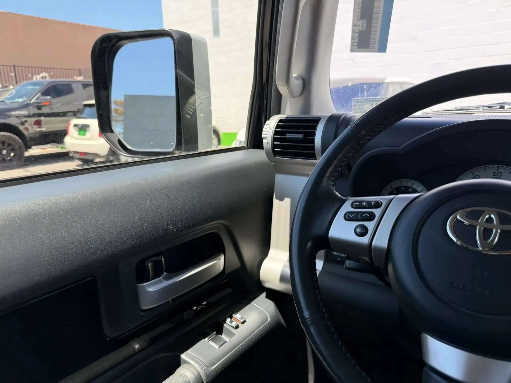 Used 2014 Toyota FJ Cruiser 4WD w/ Upgrade Package image 23