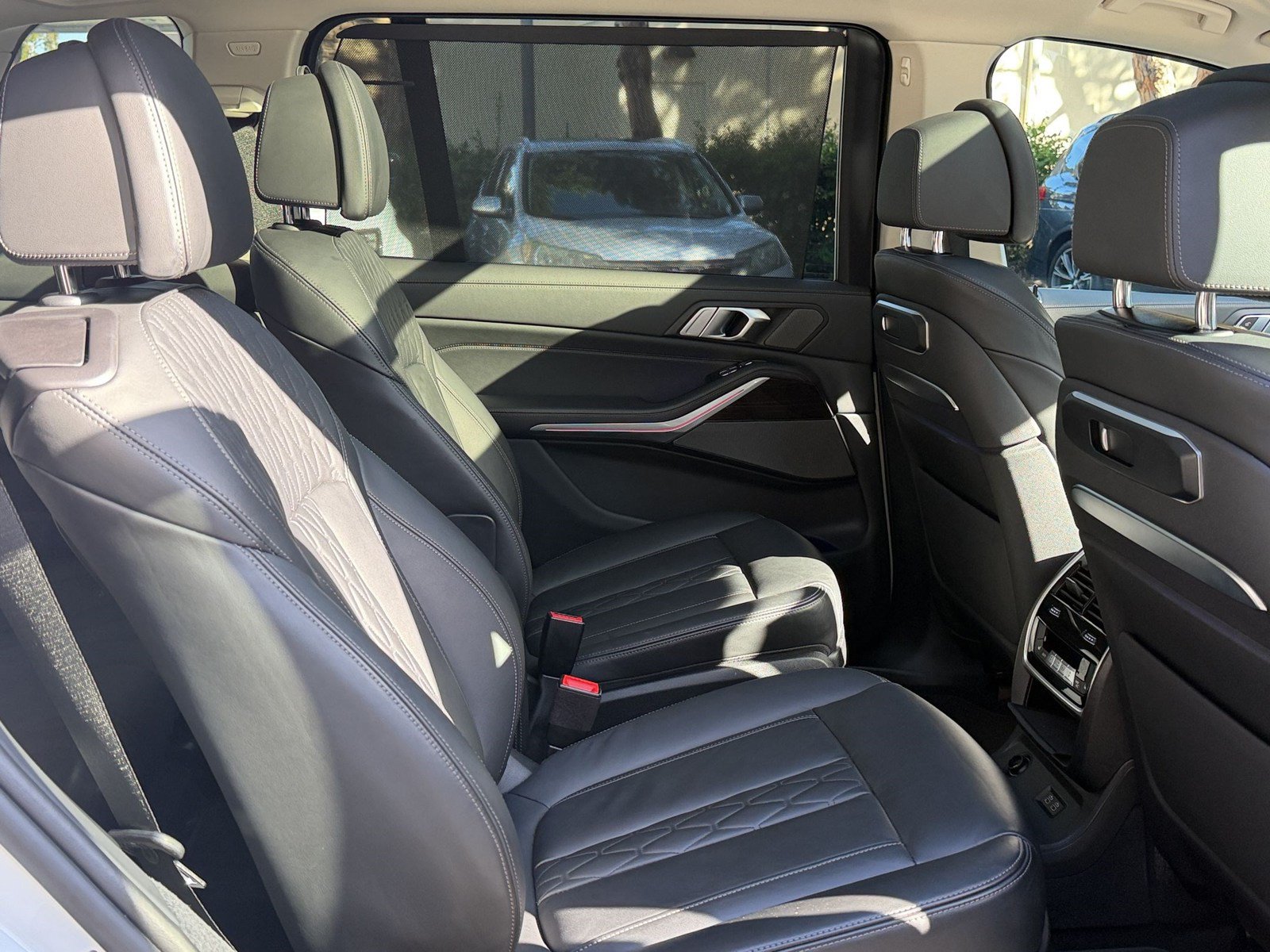 Used 2024 BMW X7 xDrive40i w/ Premium Package AWD/4WD image 31